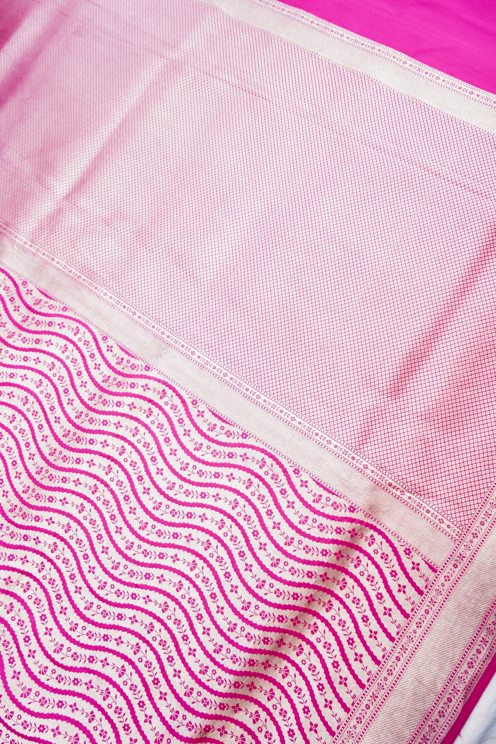 Candy Apple Red Handwoven Pure Kataan Silk Banarasi Saree