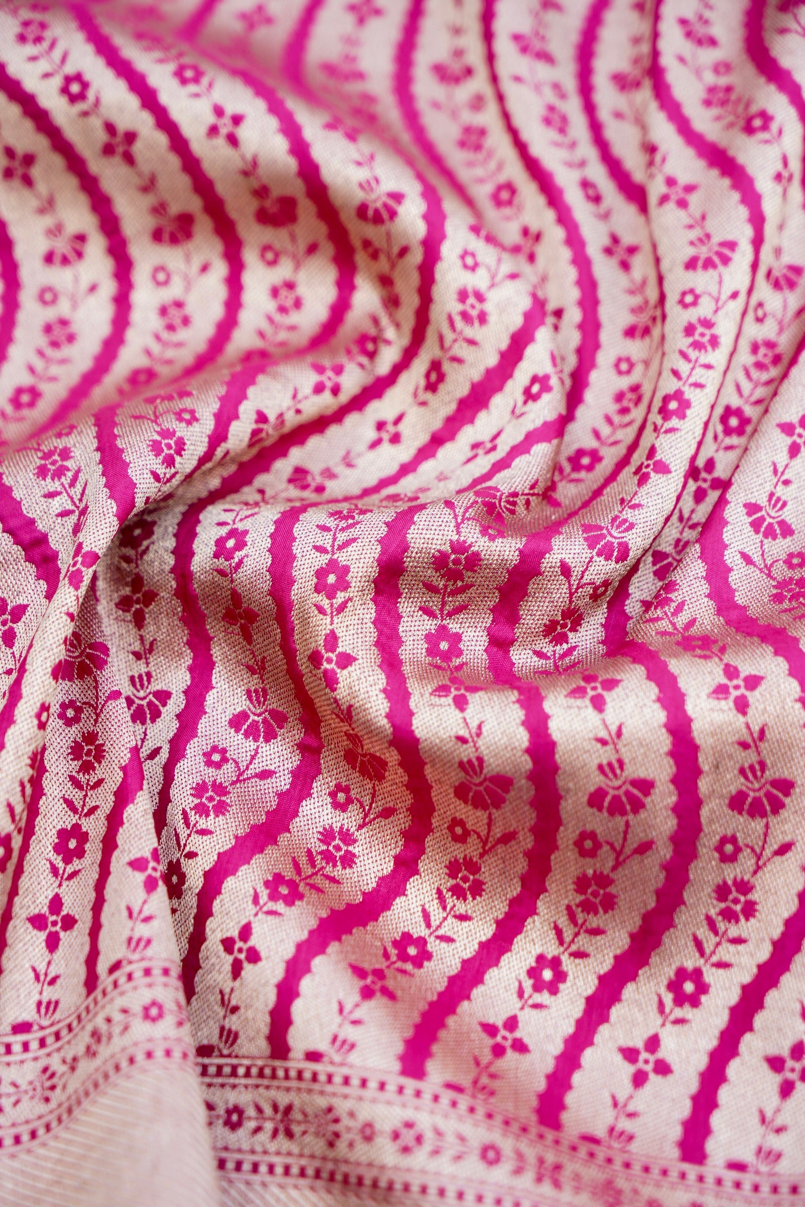 Candy Apple Red Handwoven Pure Kataan Silk Banarasi Saree