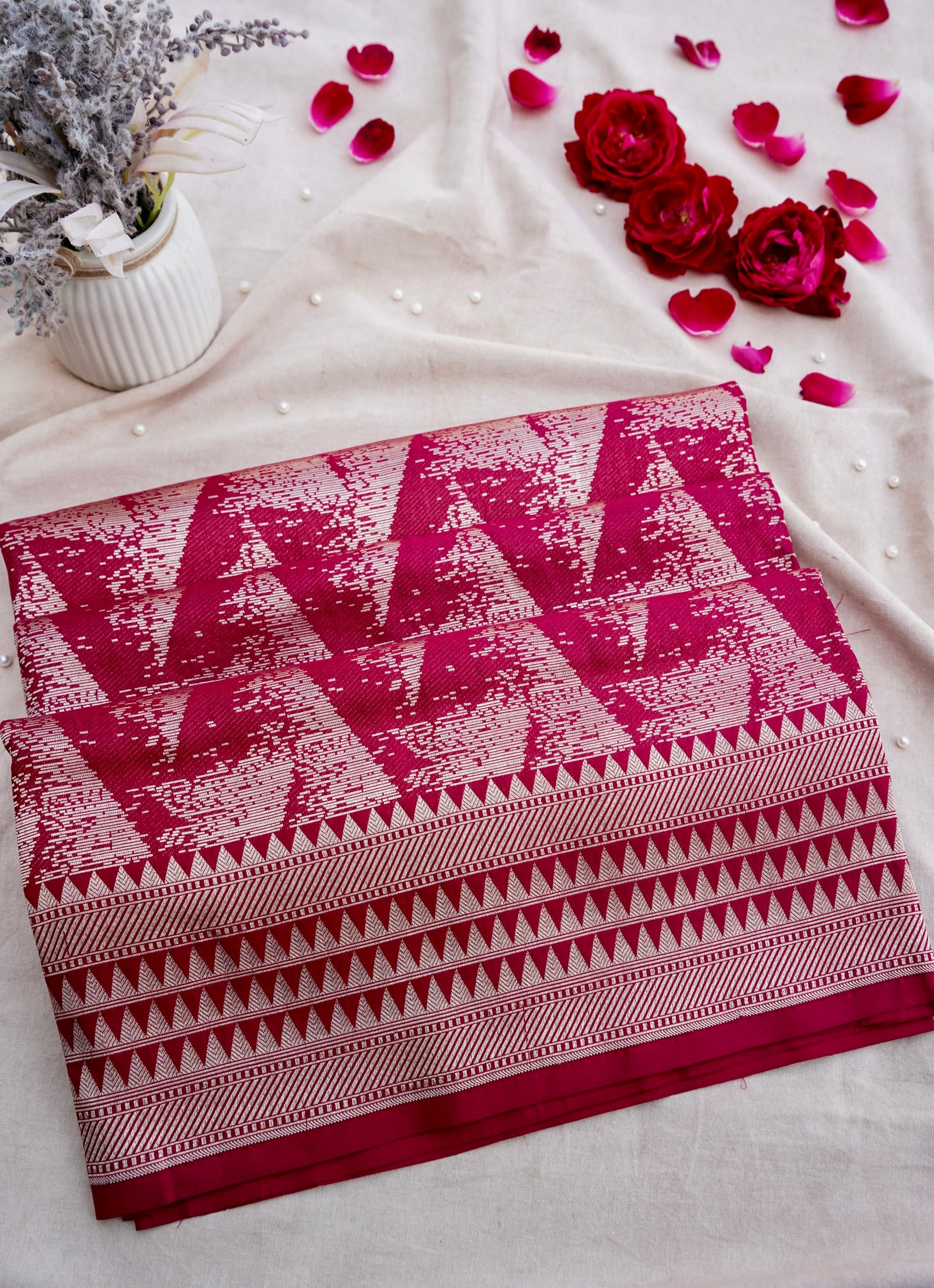 Red Handwoven Pure Kataan Silk Banarasi Saree