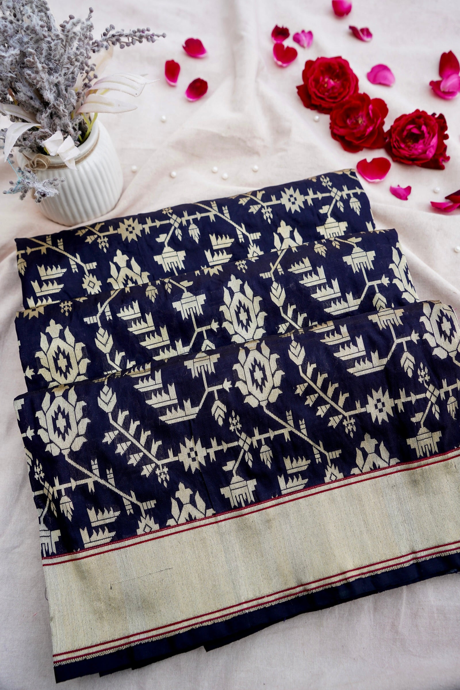 Black Handwoven Pure Kataan Silk Brocade Jaal Benarasi Saree