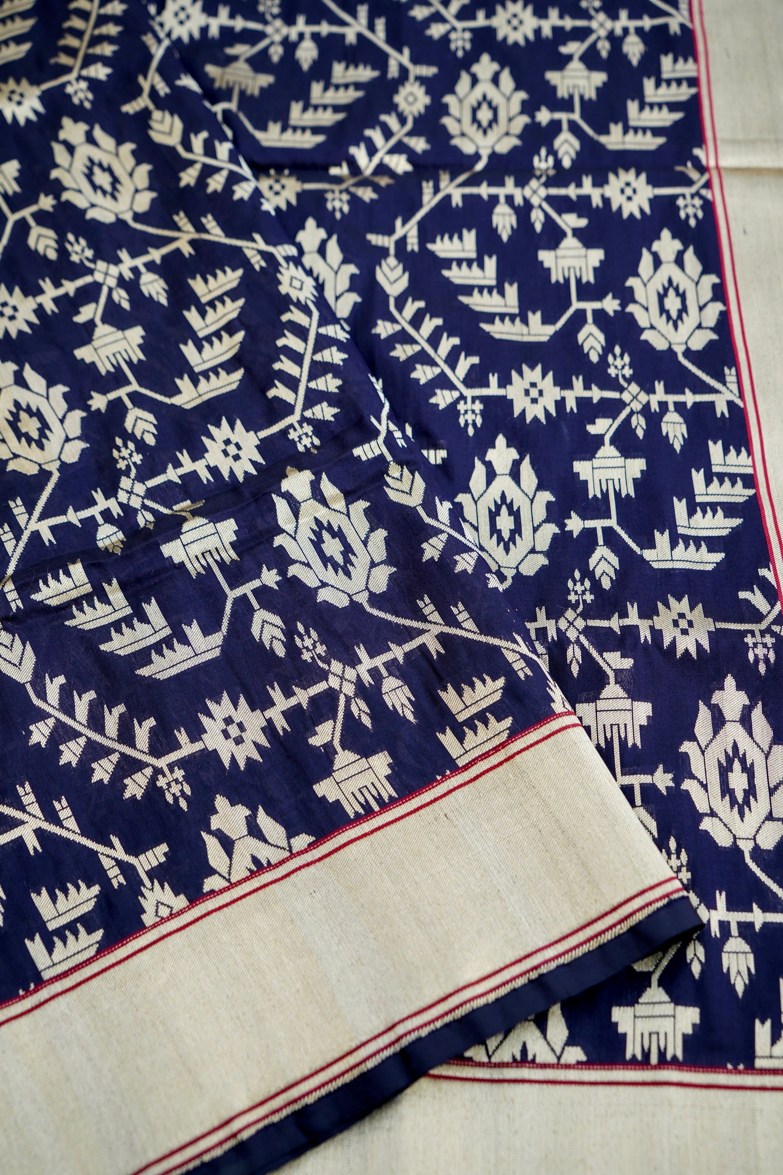 Black Handwoven Pure Kataan Silk Brocade Jaal Benarasi Saree