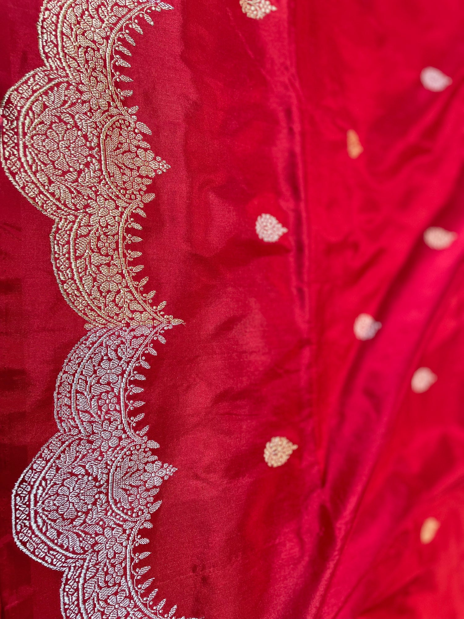 Red Handloom Kataan Silk Kadhua Buti Banarasi Saree