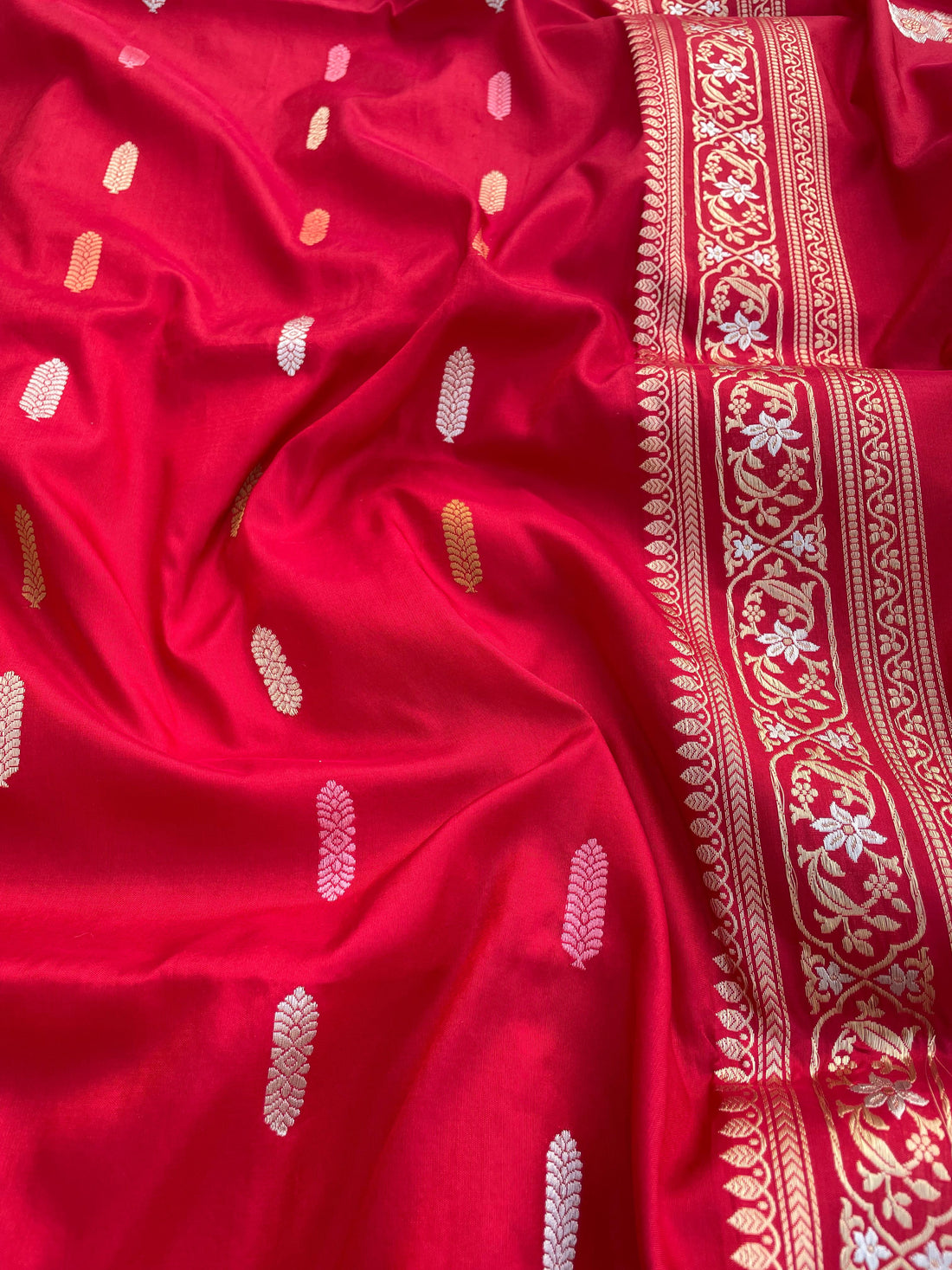 Red Handloom Banarasi Minakari Kadhua Silk Saree