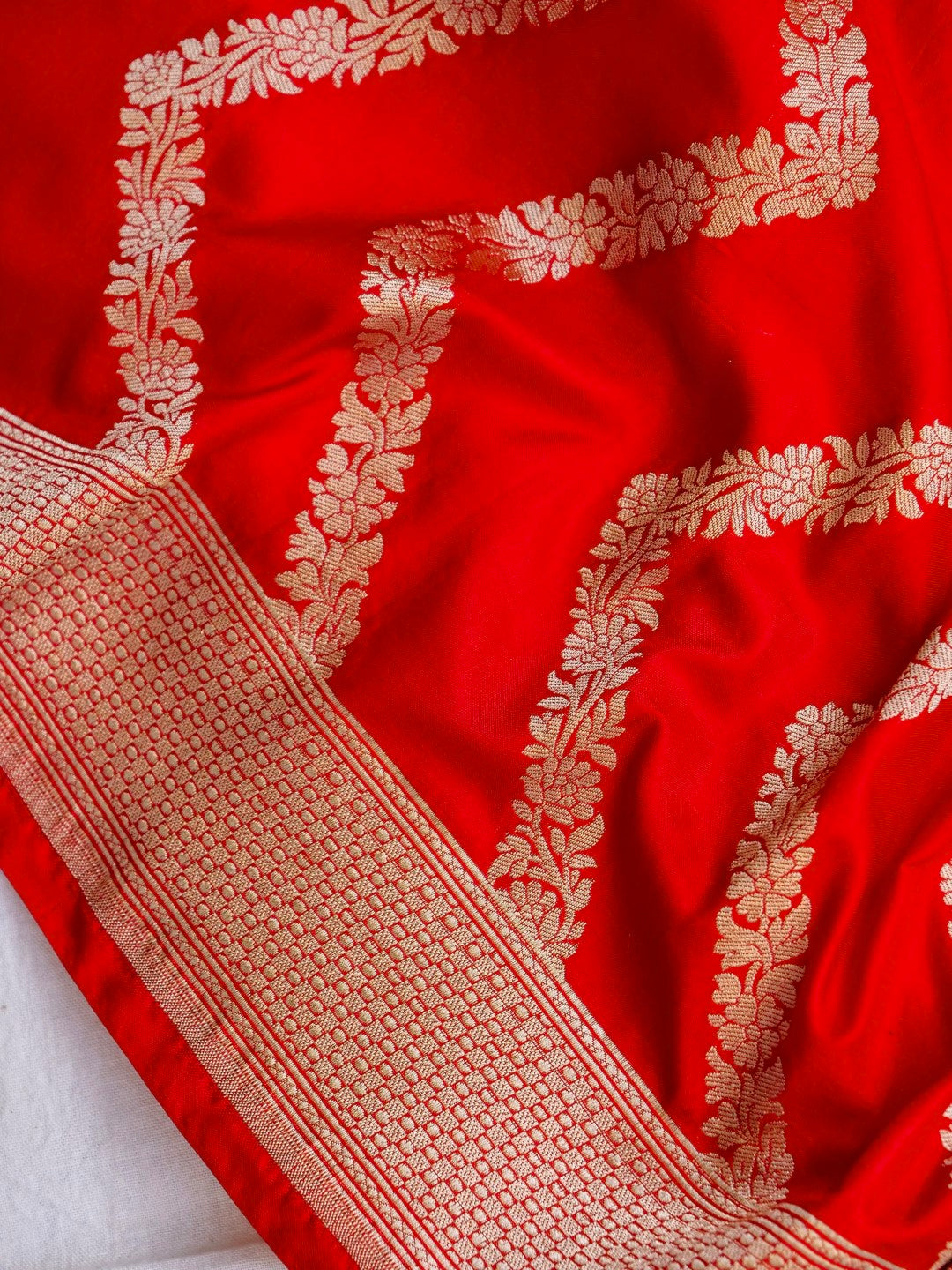 Red Handwoven Banarasi Pure Silk Dupatta