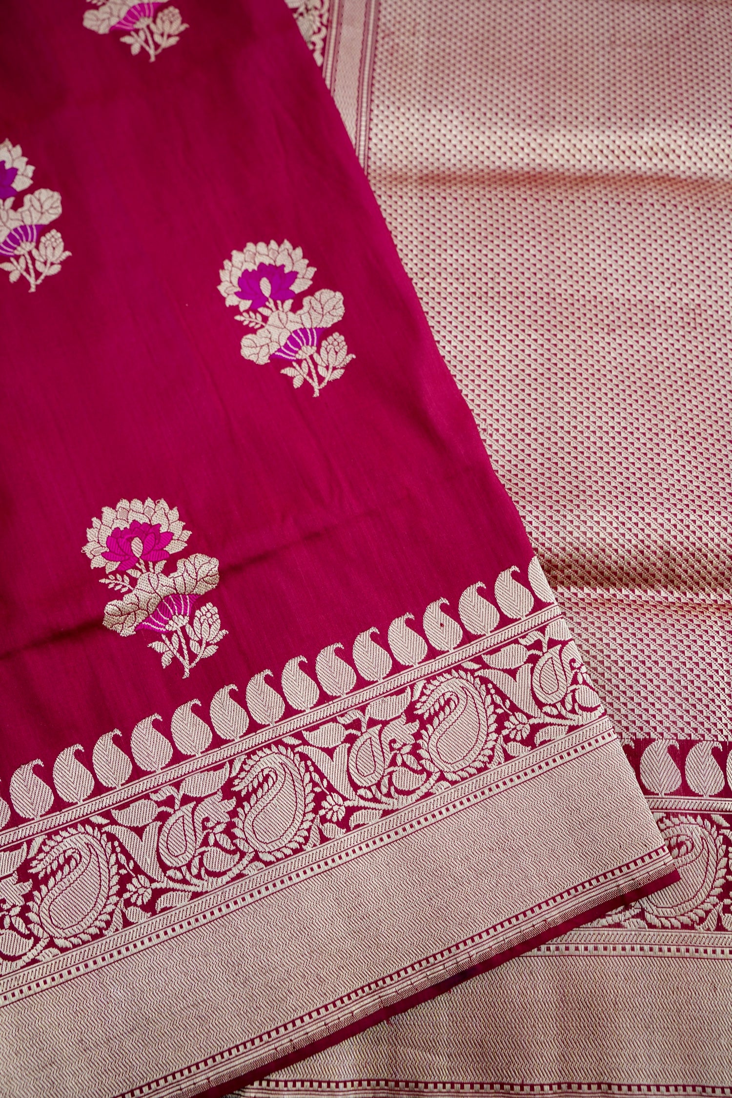 Maroon Handwoven Pure Kataan Silk Kadhua Floral Buti Banarasi Saree