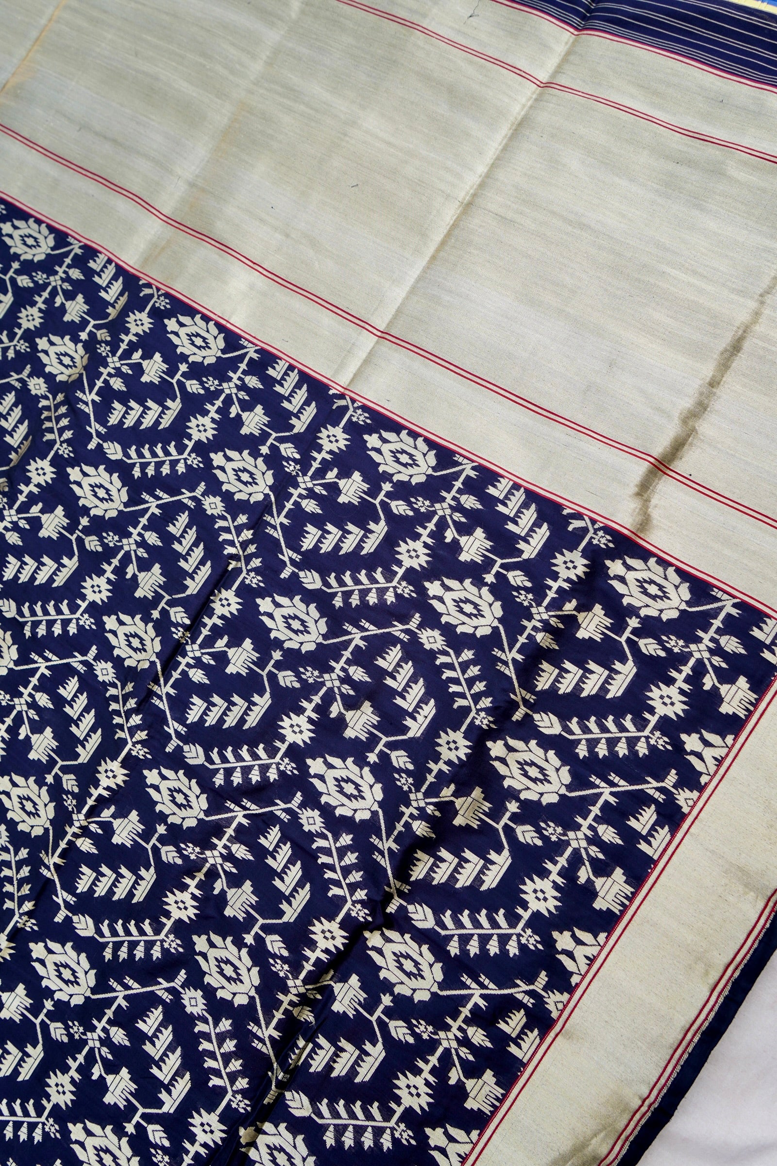 Black Handwoven Pure Kataan Silk Brocade Jaal Benarasi Saree