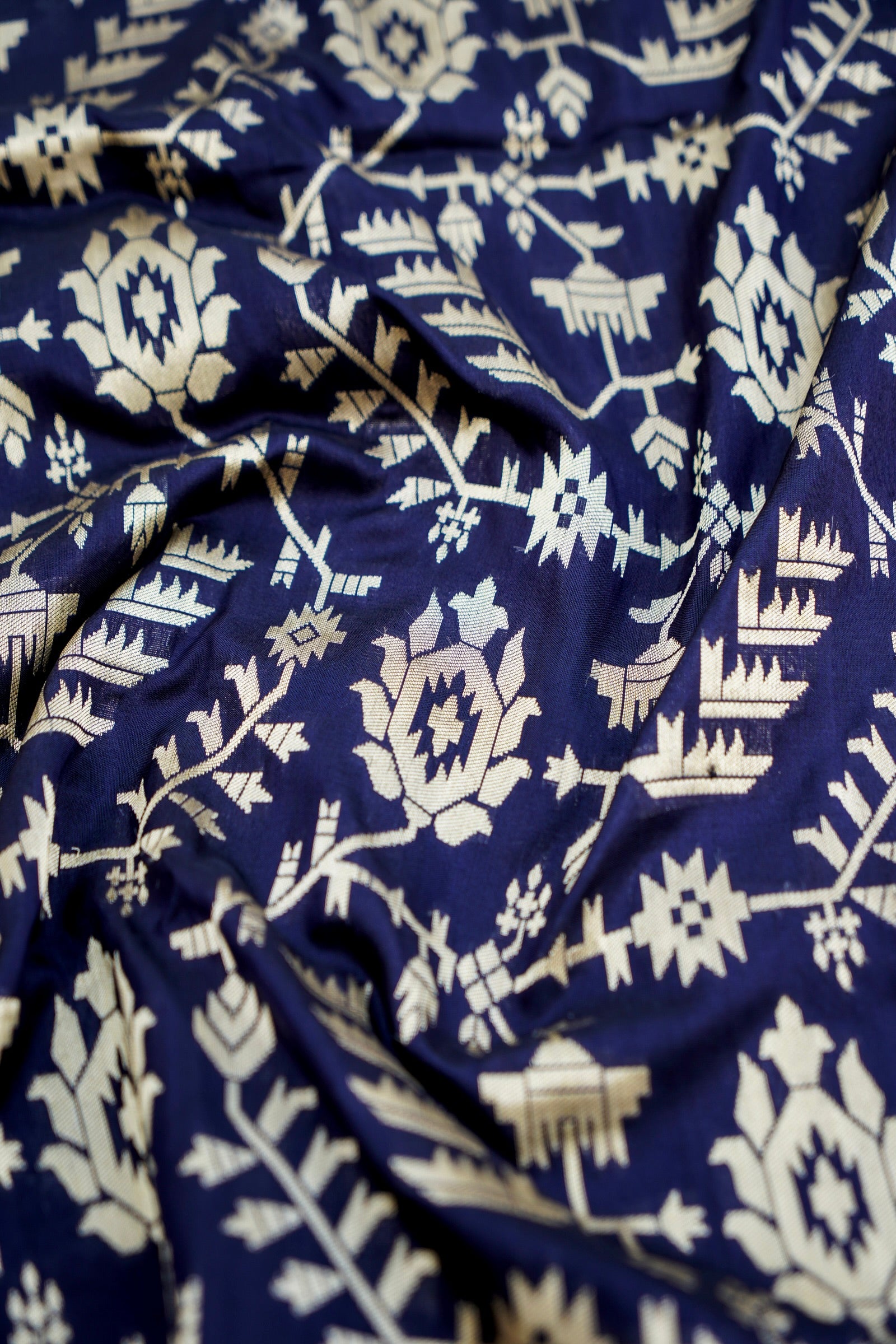 Black Handwoven Pure Kataan Silk Brocade Jaal Benarasi Saree