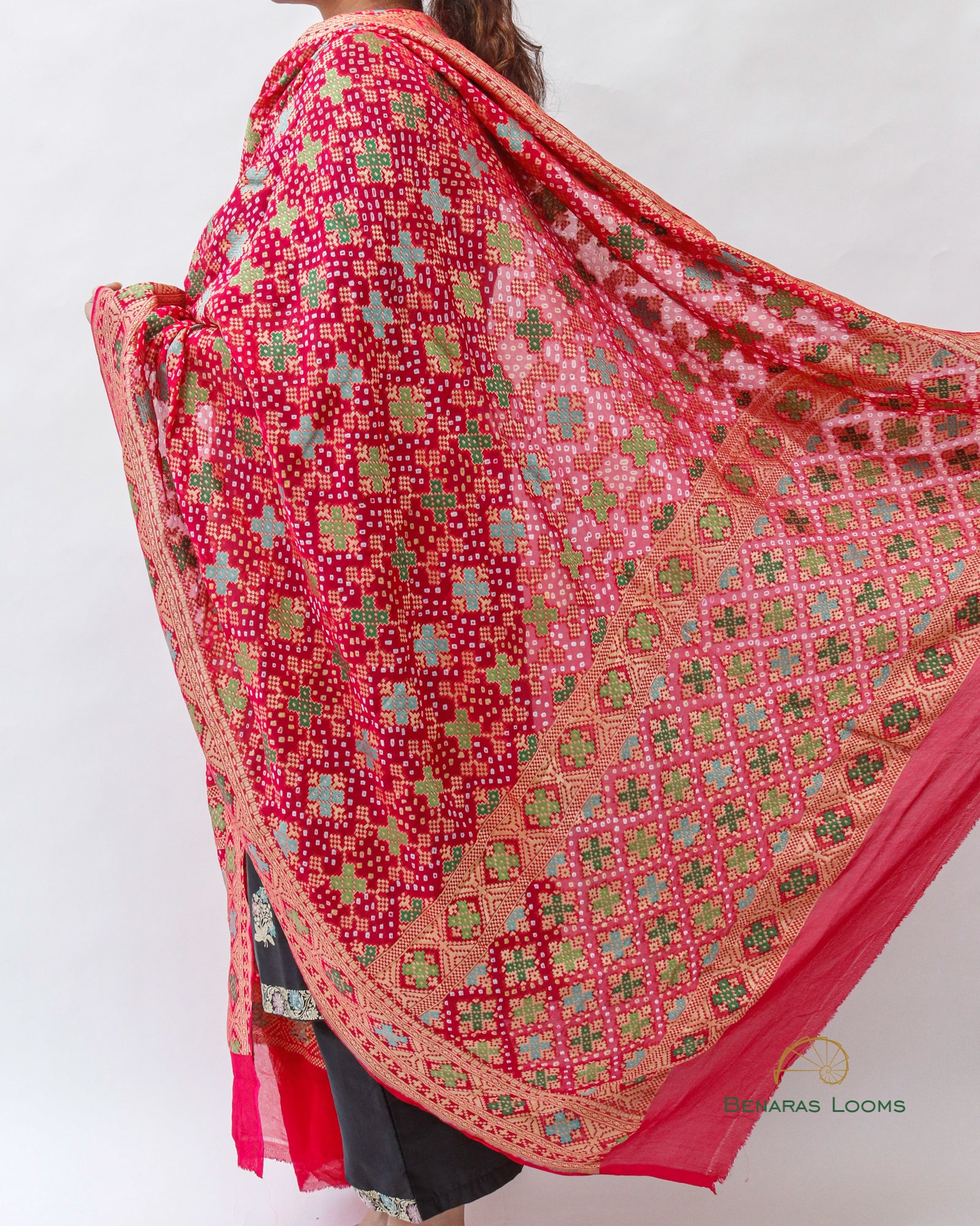 Pink Handwoven Pure Bandhani Georgette Benarasi Dupatta
